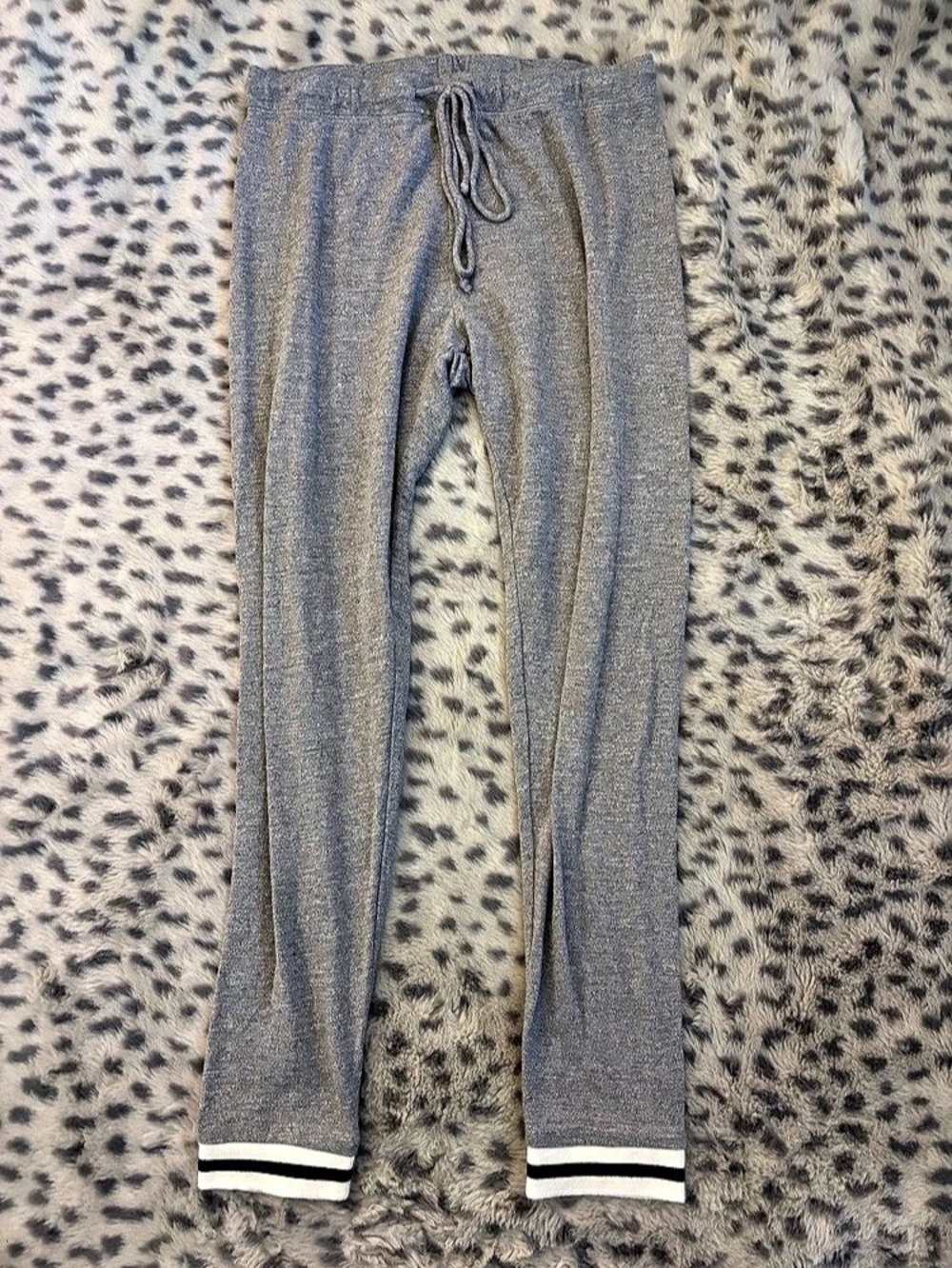 MONROW Super Soft Vintage Sweatpants with Ribbed Cuffs Gray Medium